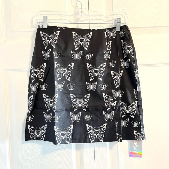 ROMWE Dresses & Skirts - NWT B&W Butterfly Mini Skirt 🦋